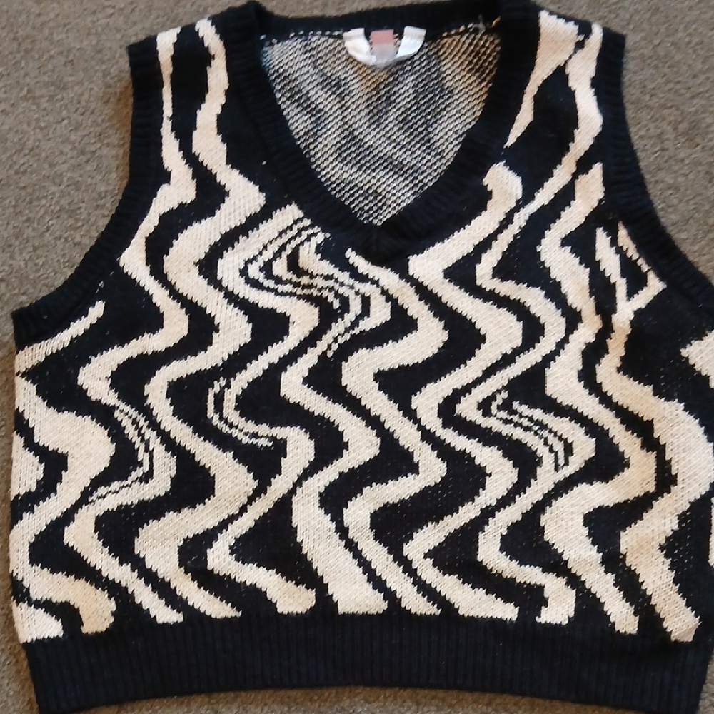No Boundaries Black and White V-Neck Sweater